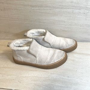 Toms women’s boots.